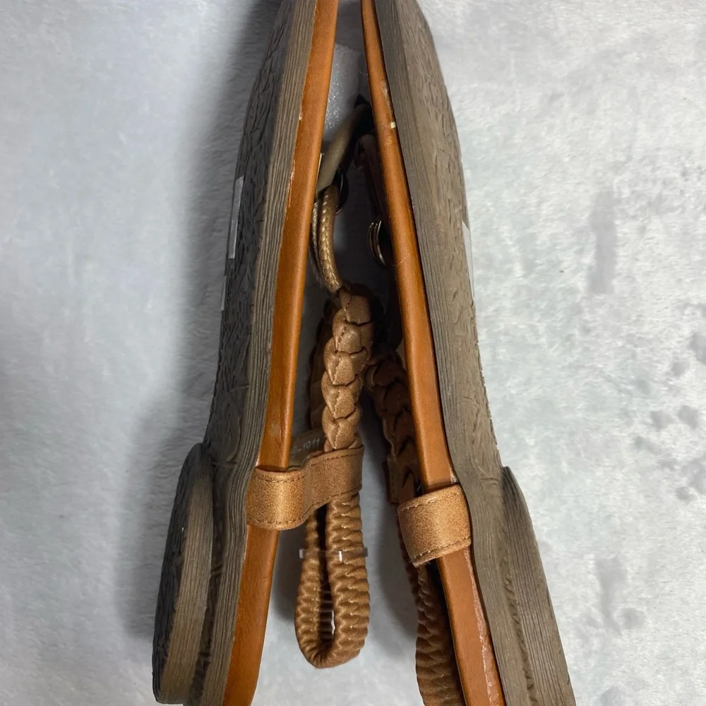 Patrizia Women’s Galdus Tan Sandals Size 9 NWOT - Picture 7 of 9